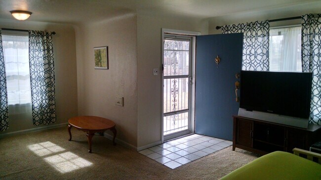 Building Photo - Bright and Spacious House on Large Corner Lot