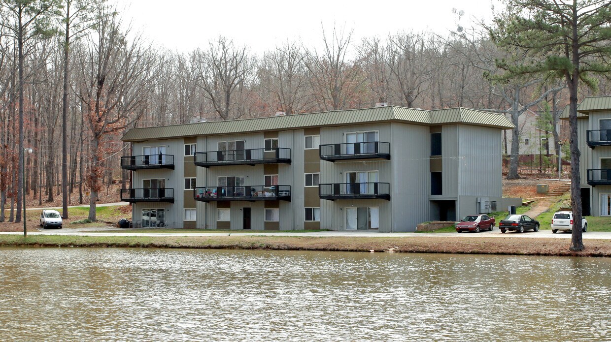 Foto principal - Parkside Village Apartments