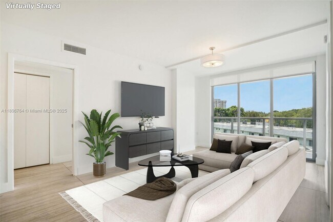 Foto del edificio - 13800 Highland Dr