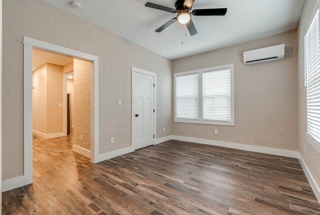 Sala de estar - 316 W Cypress St