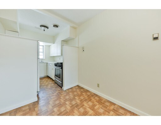 Foto del edificio - 128 Lake Shore Rd
