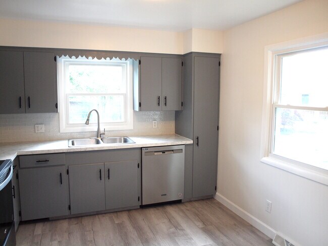 Building Photo - 3508 Becky Cir NW