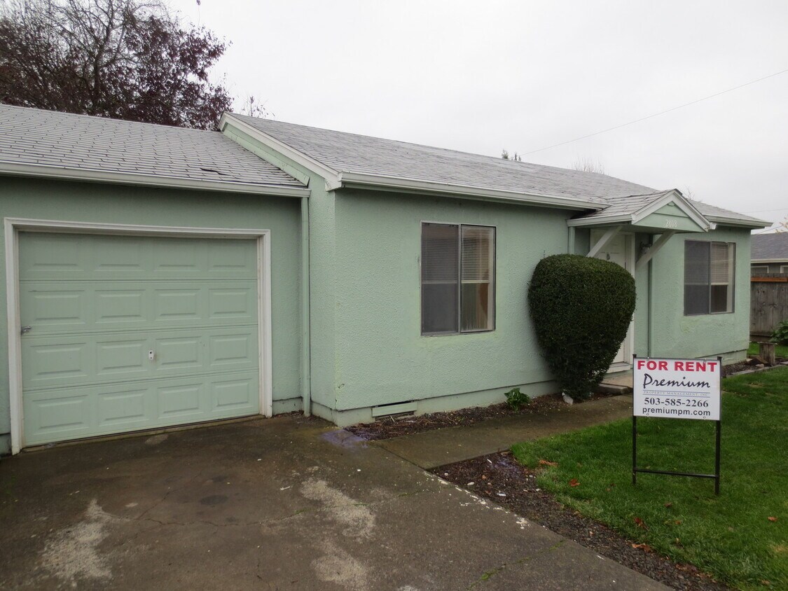 Foto principal - Two Bedroom Duplex, Water, Sewer and Garba...