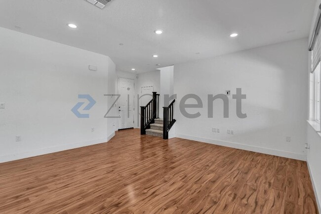 Building Photo - Unit