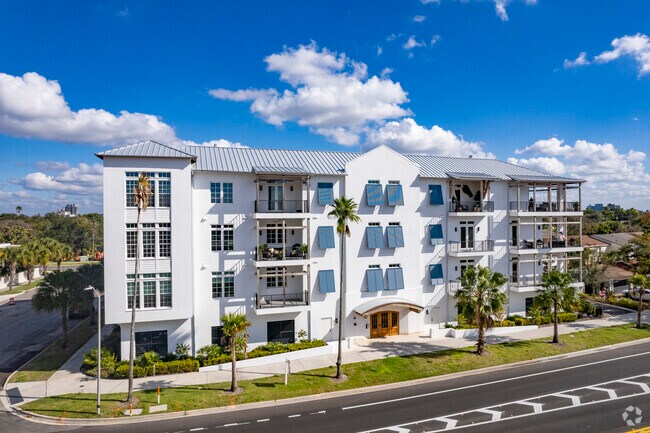 91 E de Davis Blvd Tampa, Florida 33606 - Cadillac Apartments