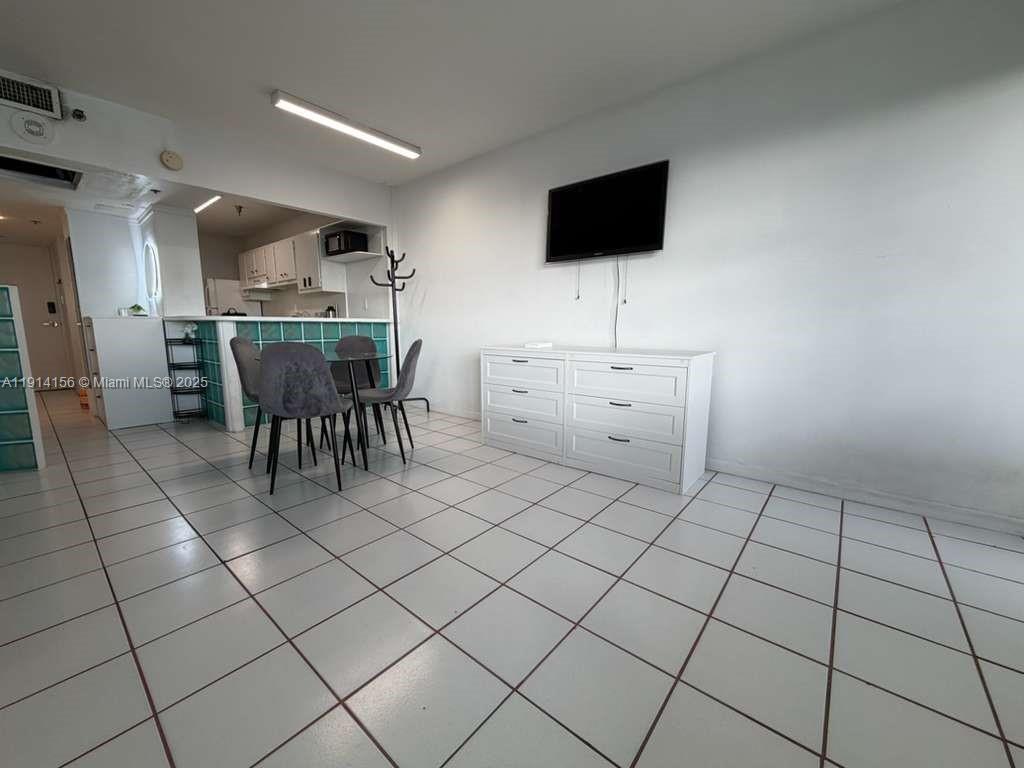 Building Photo - 100 Lincoln Rd