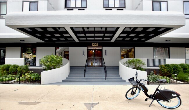 Foto del edificio - 1221 N Dearborn Pkwy