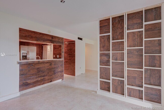 Building Photo - 9010 SW 125th Ave