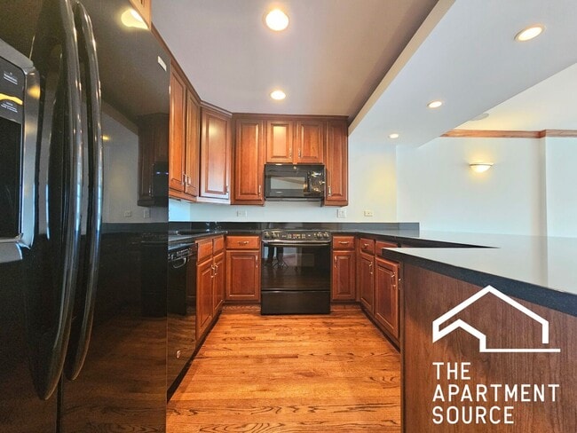 Building Photo - 1354 N Dearborn St