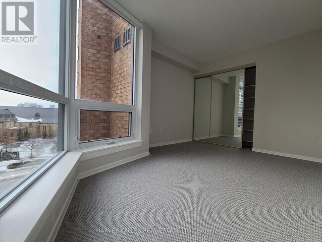 Photo du bâtiment - 1055 Bay St.