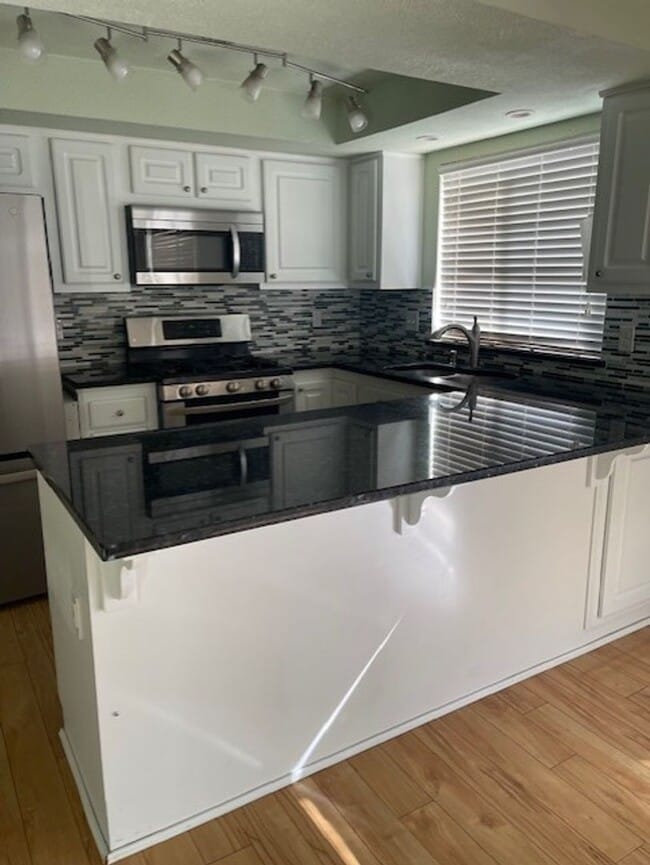 Building Photo - 2358 Fieldcrest Dr