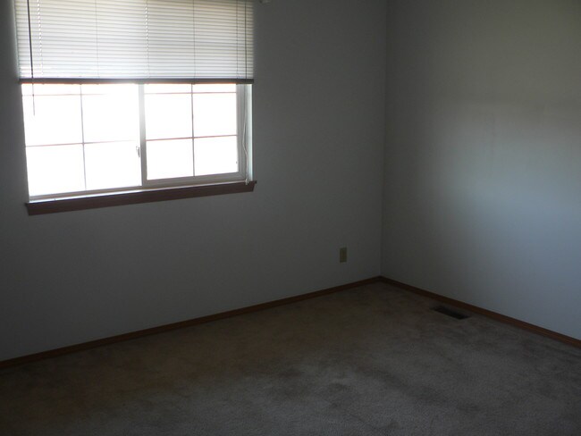 Building Photo - 105 Wood Ct