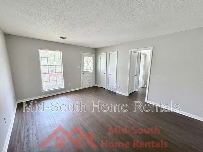 Foto del edificio - 4147 Hallview Dr