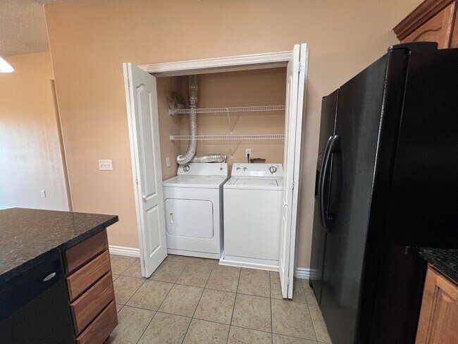 Foto del edificio - Beautiful Condo in Millcreek!