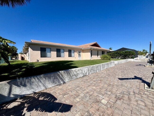 Building Photo - 5008 S Shore Dr