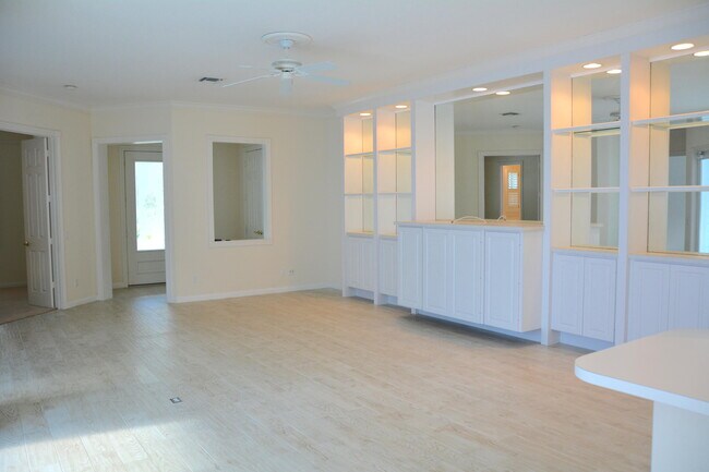 Building Photo - 237 Barbados Dr