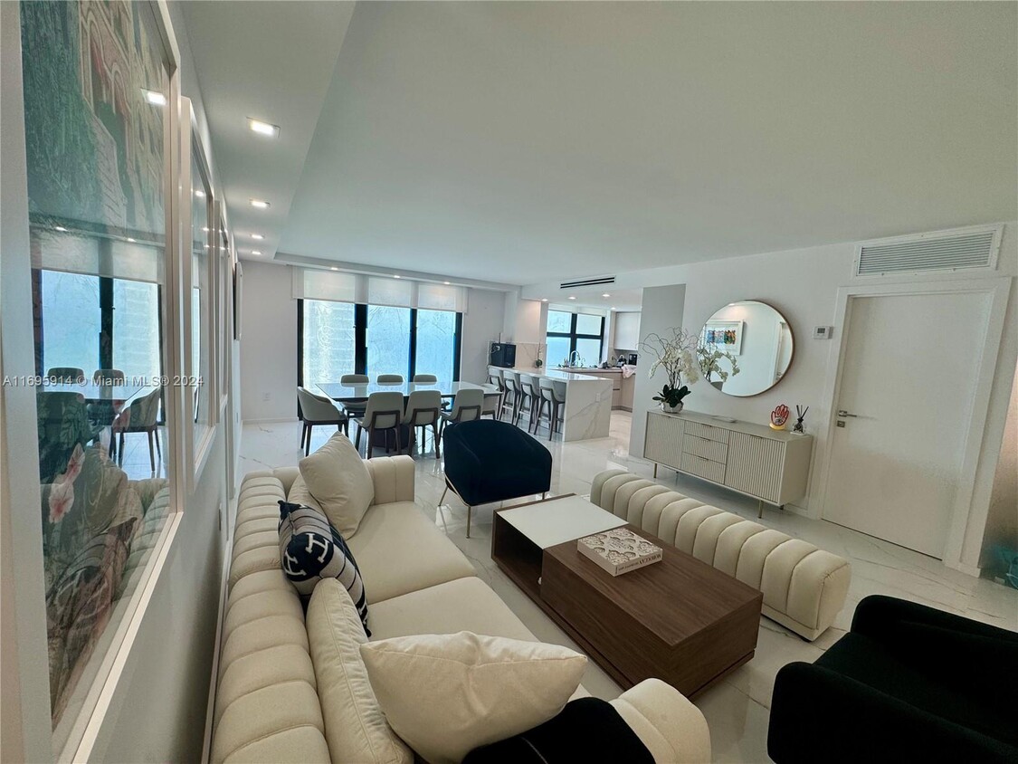 Foto principal - 9801 Collins Ave