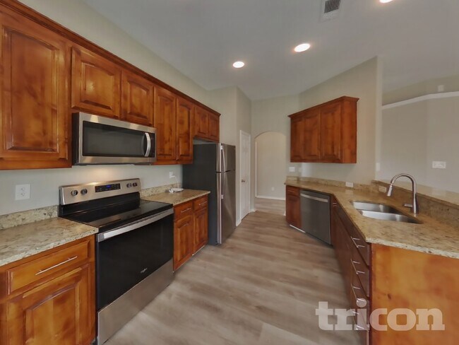 Foto del edificio - 437 Creek Bend Dr