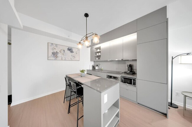 Building Photo - 101 Peter St