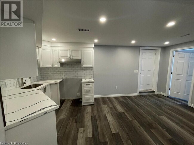 Building Photo - 48 White Sands Ct