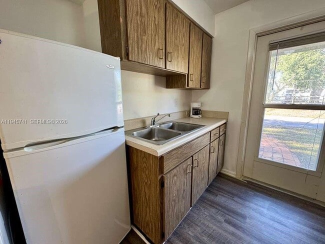 Foto del edificio - 5100 Rilma Ave