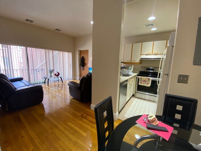 Kitchen / living room - 42 Worcester Sq