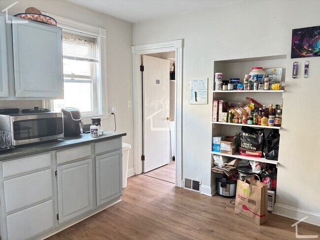 Foto del edificio - Awesome 5 bead 2 bath in Lower Allston..... Sept 1st Move in