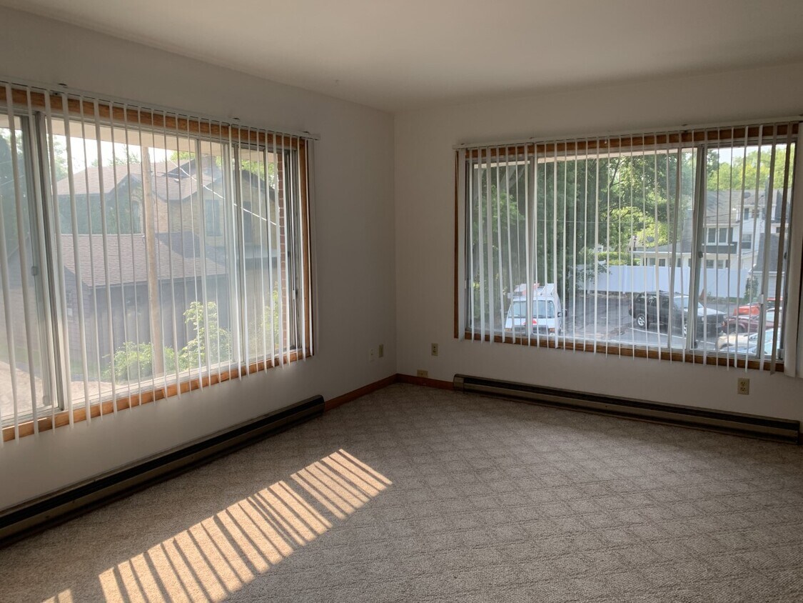 Foto principal - 205 W Walworth St