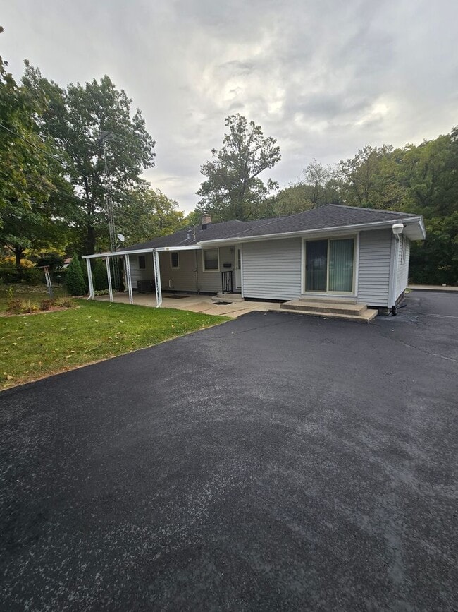 Foto del edificio - Recently renovated 3 bedroom ranch!