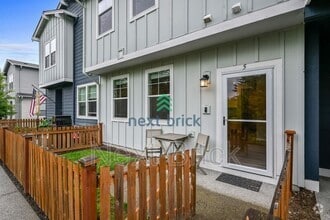 Building Photo - 13157 175th Ave E