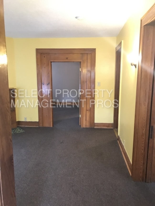 Building Photo - 1018 Rockhill St