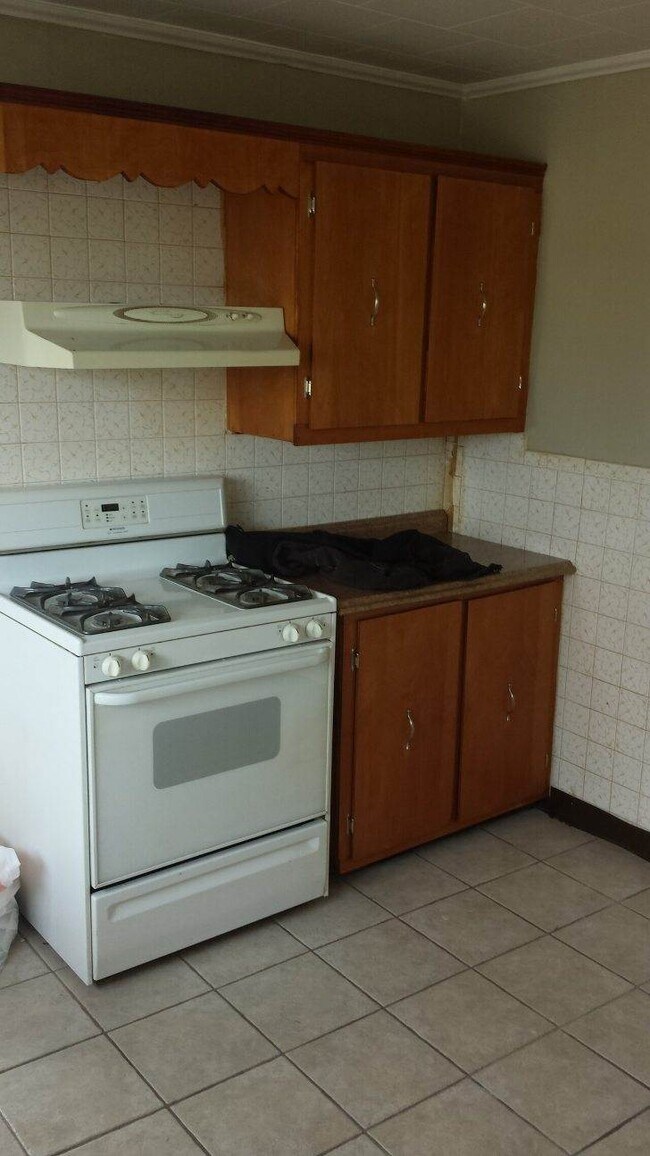 Building Photo - 123 Hillside Rd