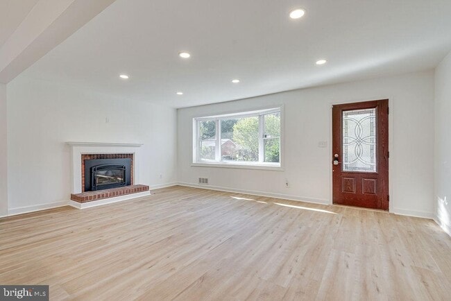 Building Photo - 869 Patrick Henry Dr