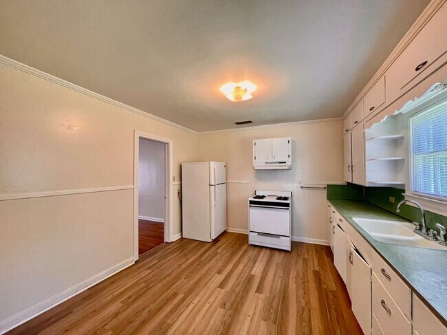 Foto del edificio - 705 Runnels Ave