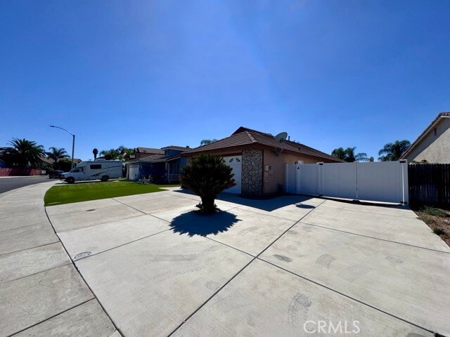 Building Photo - 27081 School Park Dr