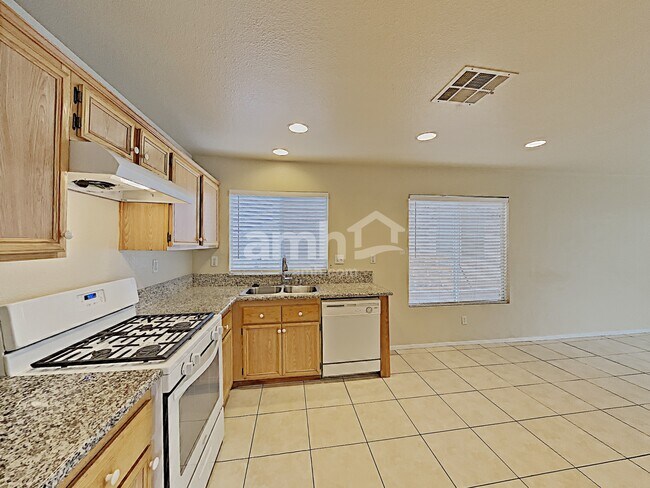 Foto del edificio - 9608 Kelly Creek Ave