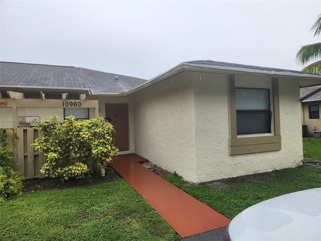 Foto del edificio - 10960 NW 29th Ct