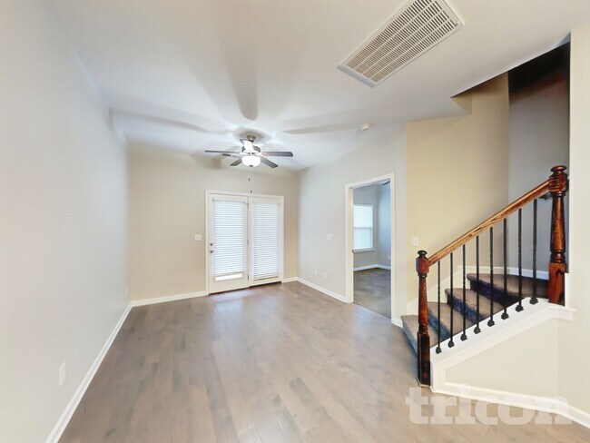 Foto del edificio - 405 Riverwood Ct