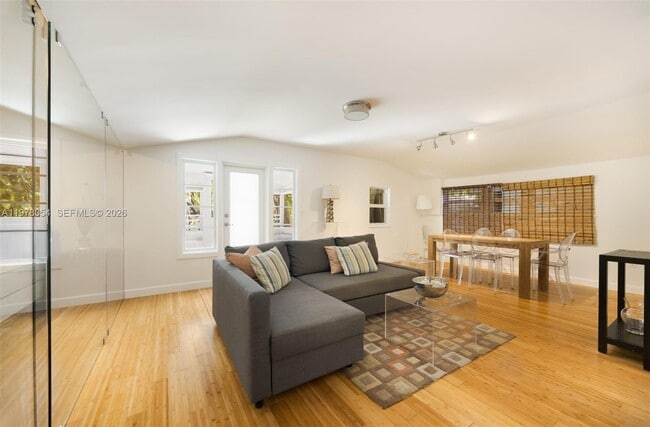 Building Photo - 3041 Calusa St