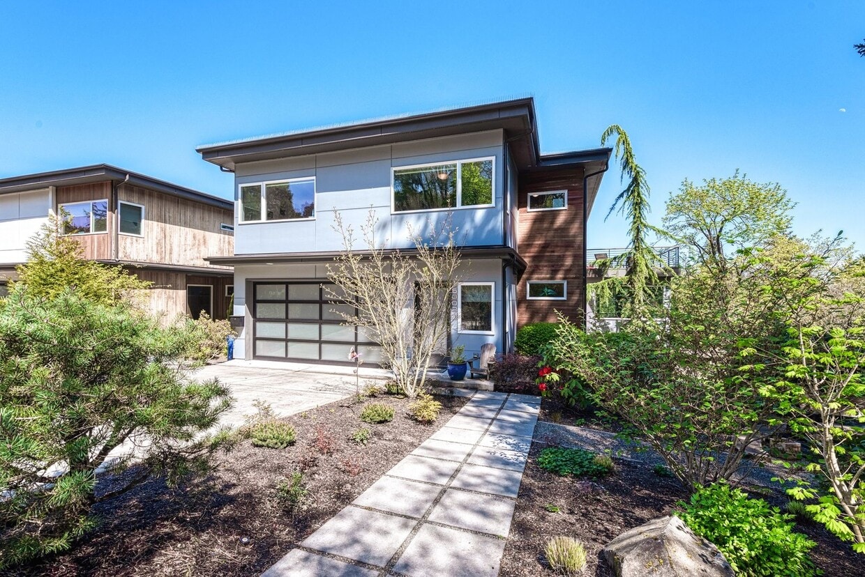 Primary Photo - Laurelhurst Home
