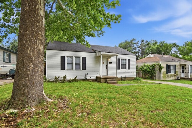 Building Photo - Newly Remodeled | 3 Bed | 1 Bath | Tulsa | Available Now