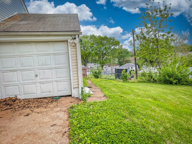 Foto del edificio - 7470 Sharon Dr