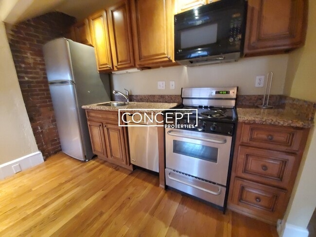 Building Photo - 48 Hereford St