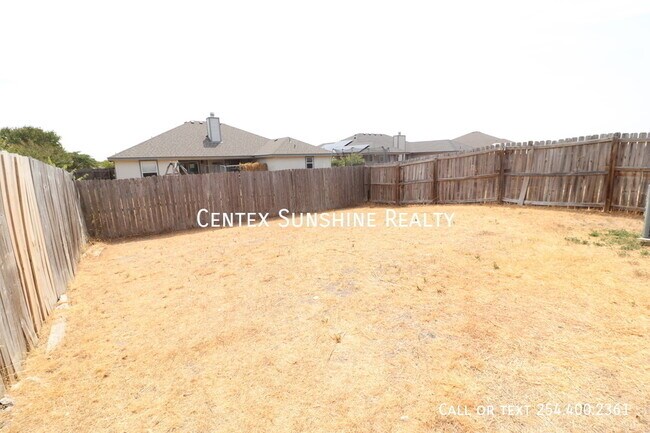 Building Photo - 1202 A Cinch For Lease