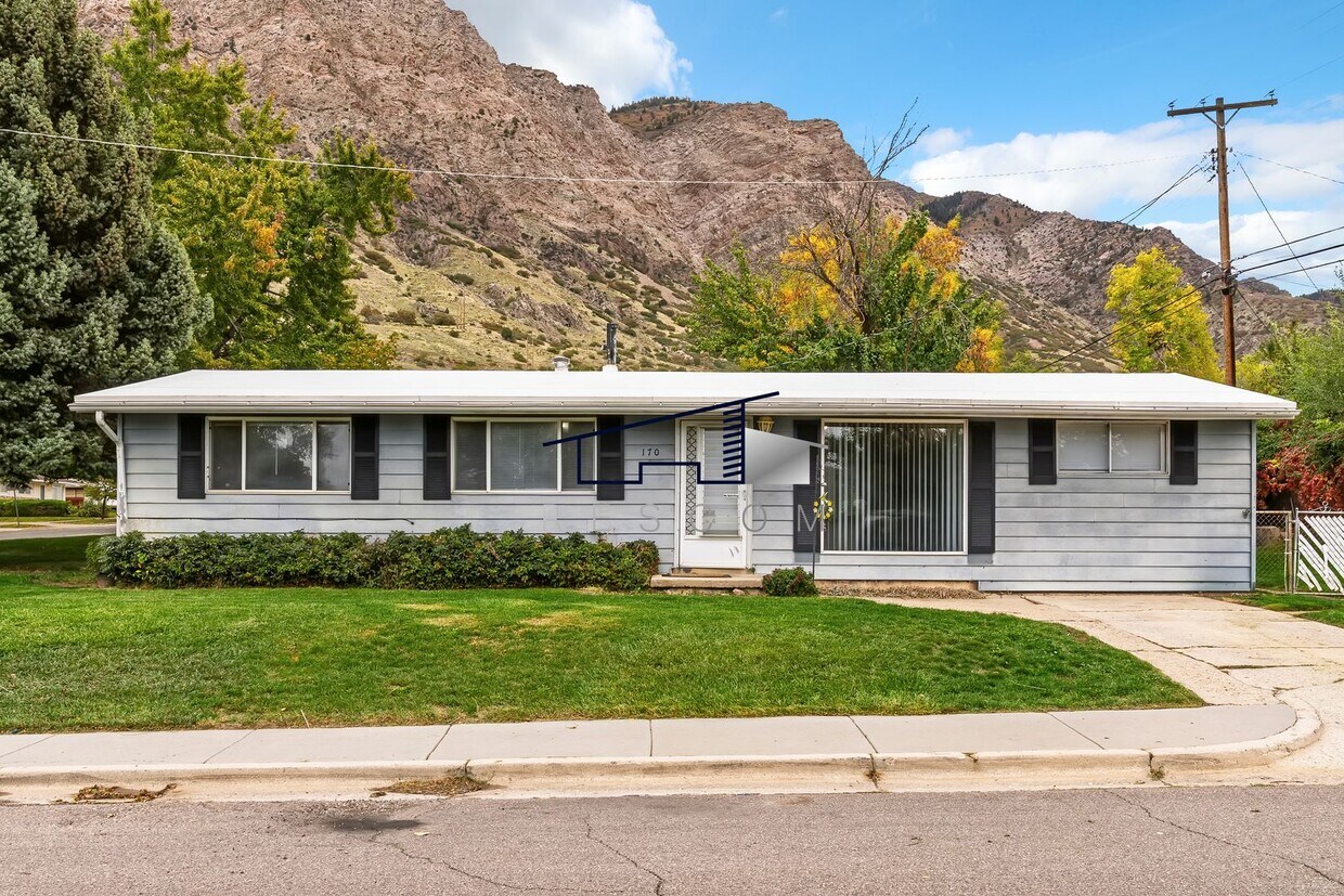 Primary Photo - Ogden 4 Bedroom Home with Fenced Backyard!