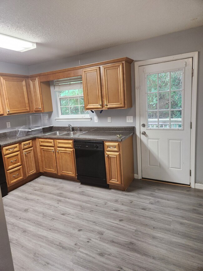 Foto del edificio - 531 Crest Dr SW