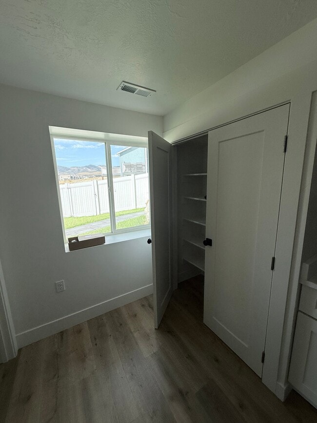 Building Photo - 6927 Farnsworth Peak Dr