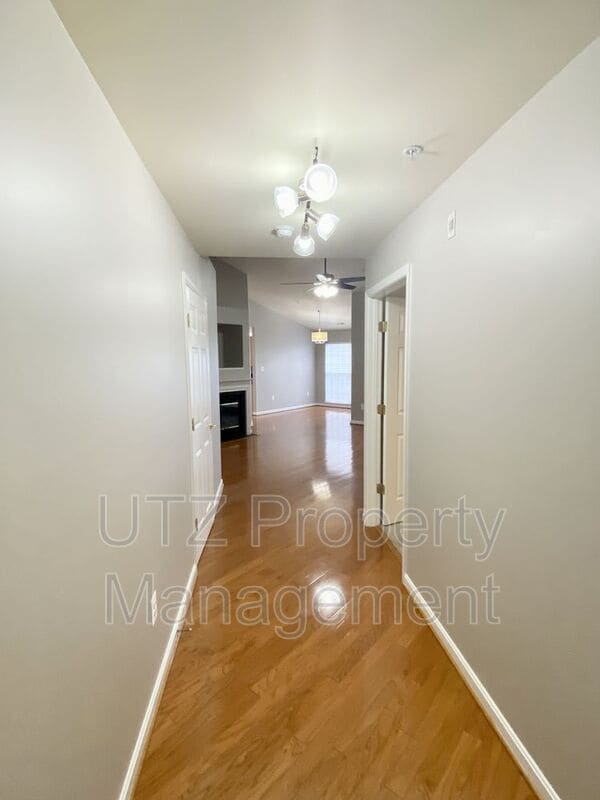 Building Photo - 597 Cawley Dr