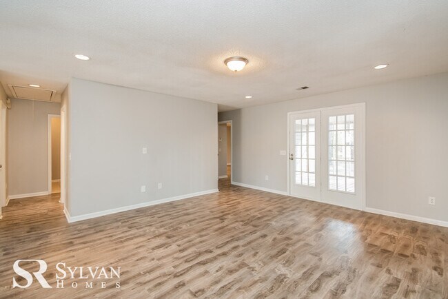 Building Photo - Charming 3BR 2BA home