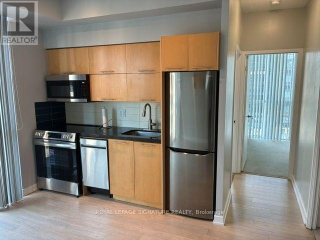 Building Photo - 126 Simcoe St